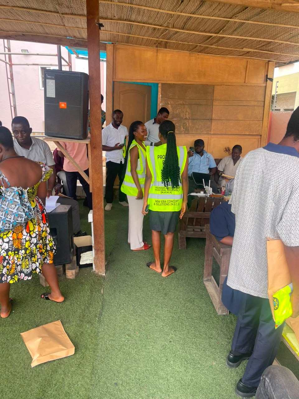 Field supervisor conducting protocol alignment